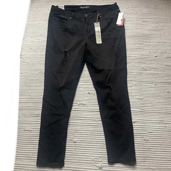 American Rag Jeans | Nwt American Rag Distressed Ripped - Picture 1 of 10